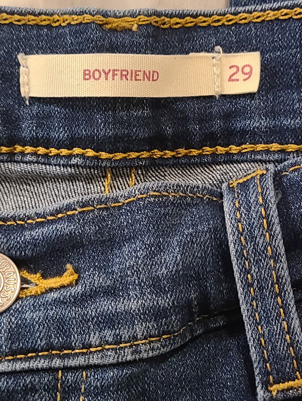 Levi's Women's "Boyfriend" Cropped Jeans Classic Mid Blue , Size 29 - Picture 4 of 11